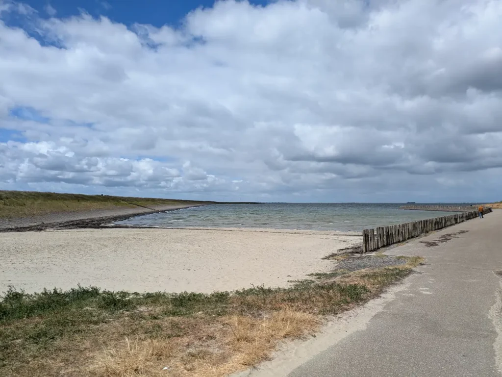 Woonruimte van het havenzicht appartement