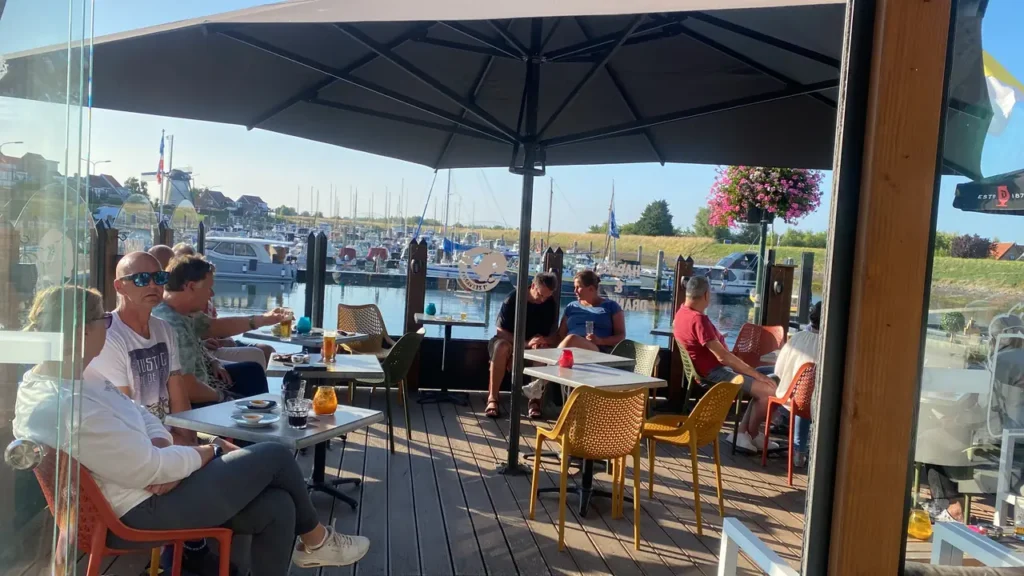 Panoramisch zicht op de haven