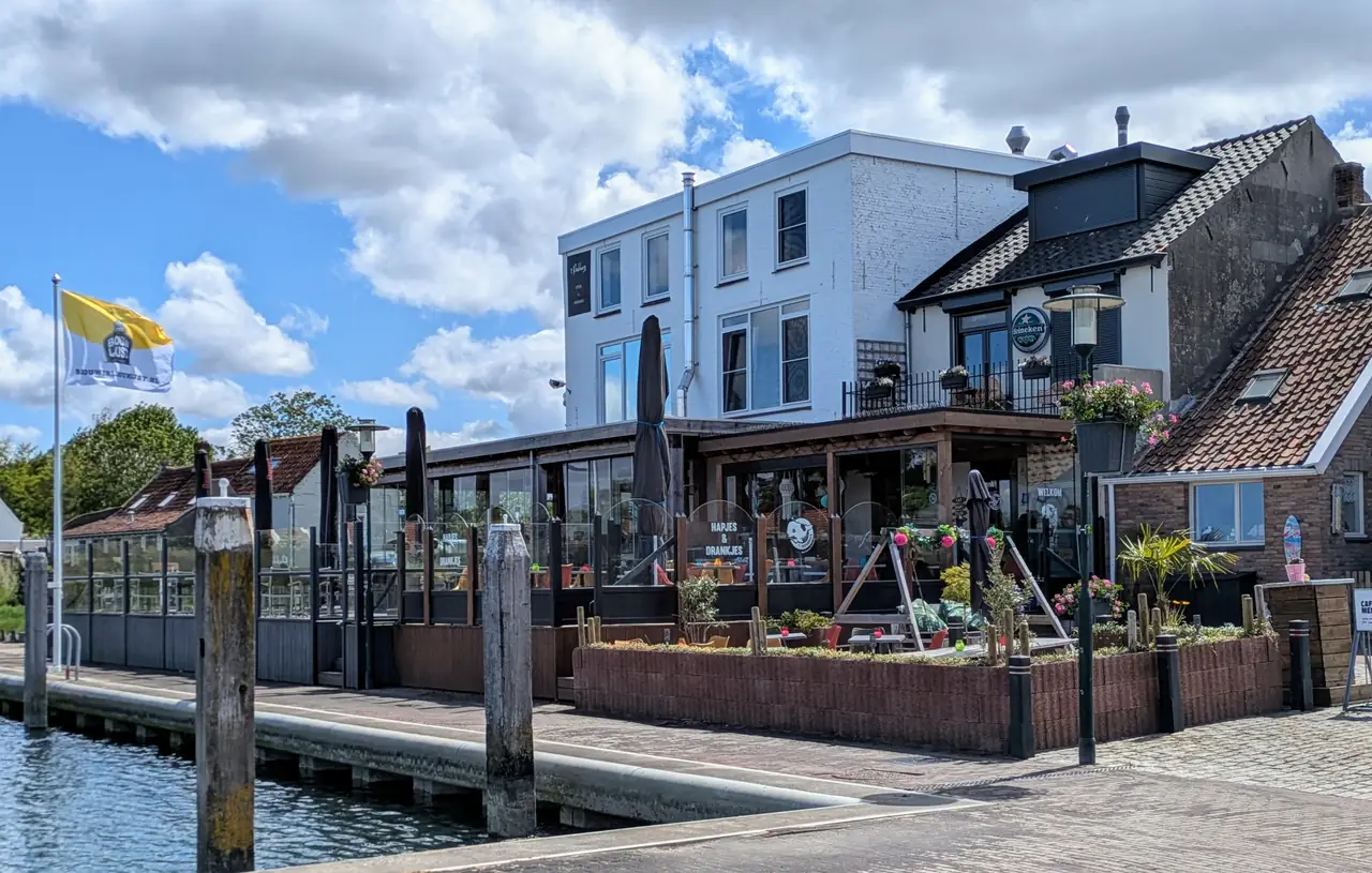 Uitzicht op de haven van Stavenisse